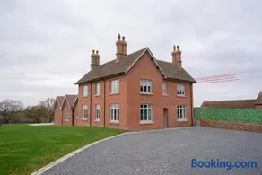 Grange House - Sleeps 24 - Image 4