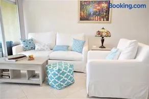Chic Ocean Getaway - Walk to Beach, Pool & Hot Tub - Image 1