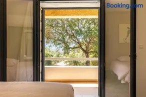 Cozy Apartment with Pool - Image 3