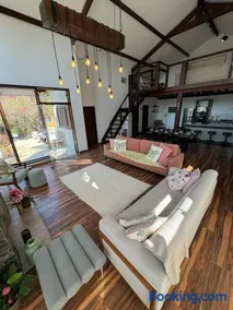 Tranquil Mountanous Haven, Spacious 4BR & Pool - Image 1