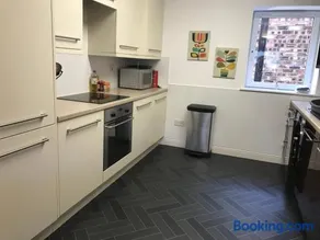 Town centre 4xbed 4xbath apartment - Image 2