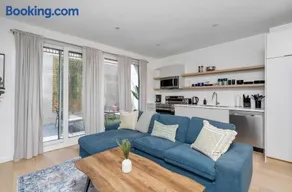 Hidden Gem - 3 BR Steps to Little Italy and UofT - Image 1