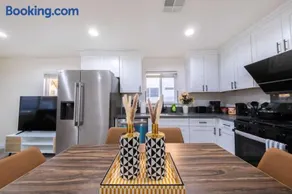 Modern Private Room in Shared Home -Walk to USC - Image 1
