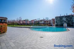 SG Luxury - Swan Bay Apartment - Image 2
