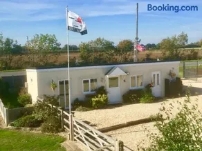 Runway Cottage - Image 4