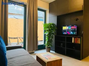 Cozy friendly place with free parking - Image 3