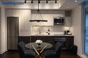 ARIA Signature Studio Suites - Downtown Entertainment District Toronto - Image 2