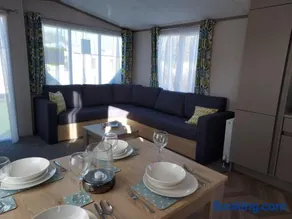 Hoburne Bashley Self-Catering Holiday Home - Image 4