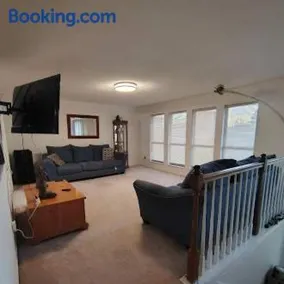 Family-Friendly 3BR Home in Prime Knoxville Location - Image 1