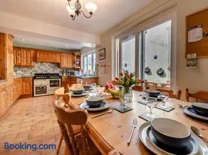 6 Bed in Tenby oc-fb220 - Image 5