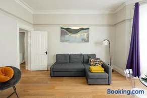 Gloucester Station Gem: 3 Bedroom Oasis - Image 3