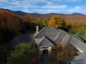 The Mountainside House - Luxury Home, Indoor Hot Tub, Ski Home, Private Shuttle - Image 5