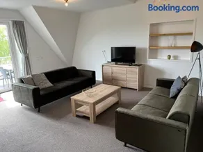 Penthouse DeLuxe - Image 3