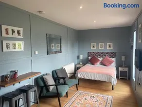 Willow Lodge 2 - Image 1