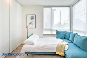 Stylish Townhome in Ballard - Image 4