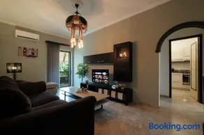 Mariposa Boutique Apartment - Image 2