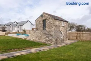 Cornwall - Unique two storey barn - Image 3