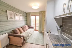 1 Bedroom Apartment By Travel Lets Self Catering Accommodation Strabane With River View & Free Parking - Image 2