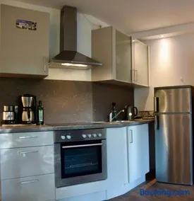 Stilvolle Wohnung mit Balkon & Parkplatz - Image 1