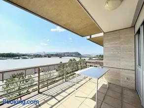 luxury apartment with a beautiful view Danubius - Image 3