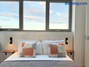 Riverside Rooms and Apartments - Image 5