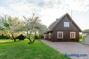 Jossi Holiday Home - Image 1