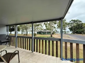 Top Level Unit With Gorgeous Waterviews - Image 1