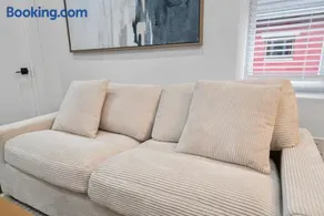 Luxury 2BR Escape PATH to NYC and MetLife Stadium - Image 4