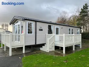 8 Berth Luxury Caravan On Butlins Skegness -Pets - Image 1