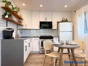 The Cozy Oasis - A Renovated and Modern Studio near LAX + SoFi + Beaches + Freeway - Image 5