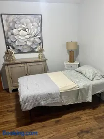 Golden Valley Retreat - Image 2