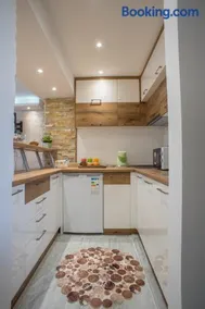 Lux Centre Apartment - Image 4