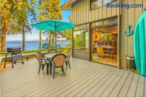 Poulsbo Waterfront Lodge with Game Room Library - Image 4