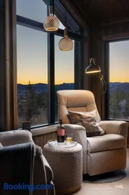 Ny og moderne hytte med sauna, jacuzzi og eget spillrom med biljard og dart Gratis elbillading og strøm inkludert i prisen - Image 2
