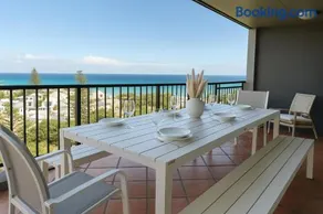 Magic Nobby Beach 3BR Apt - Image 1