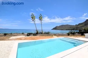 XOROI- Villa primera linea mar con vistas a Bahía Alcudia - Image 3