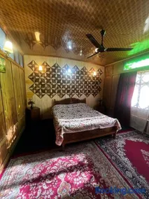 Houseboat Nightingale - Image 1