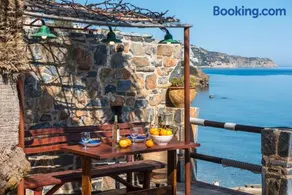 Exclusive Seaside Retreat with Shared Pool & Private Beach Access - Image 4