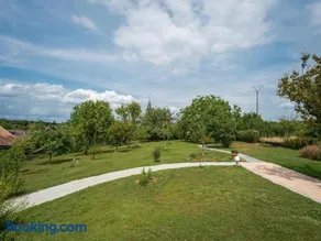 Le Cheval Blanc - Image 3