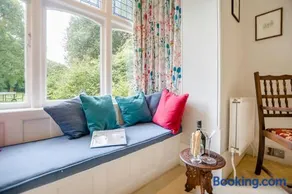 6 Bed in Haslemere oc-c34083 - Image 4