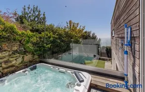 Kittiwake - Ventnor Bay with Hot Tub - Image 3