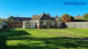 Certa Cito Exceptionally Large 4 Bedroom Bungalow and Garden Near The Beach - Image 2