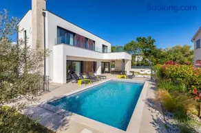 Villa Abarica by Villsy - with heated pool, sauna, jacuzzi - Image 1