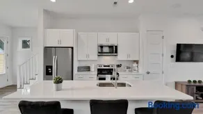 Stylish Two Story Close to South End and Uptown - Image 2