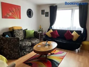 Dundee City Waterfront, 2 Bedroom 2 Bathroom Apartment - Parking and WIFI, short walk to V and A, Bus & Train Stations - Image 2