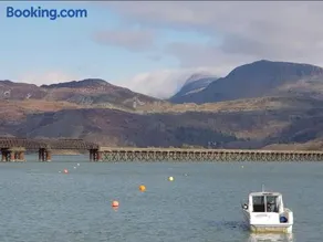 Barmouth Lyons Sunnysands 48 - Image 1