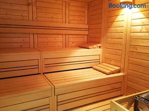 Penthouse Studio with Terrace, Pool, Sauna and City View at HBF Main Station - Image 4