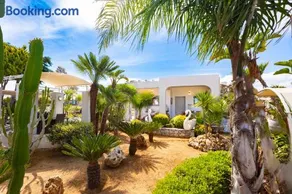 Renas Secret Garden House - Image 1