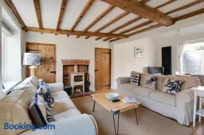 3 Bed in Holt oc-2150 - Image 3