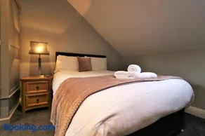 Signature - Linden Cottage Room 3 - Image 3